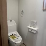 1階トイレ　温水洗浄便座付！