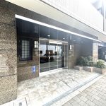 マンション出入口(外観)