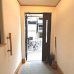 (玄関)