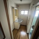 １Ｆ部分には洗面台、浴室の水回りが充実した間取りとなっております。