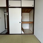 押入