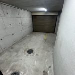 車種にもよりますが、大型車でも駐車可です☆☆シャッター付で雨風がきても安心です♪